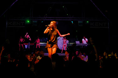 Adela Popescu in concert la Mega Discoteca Tineretului Costinesti